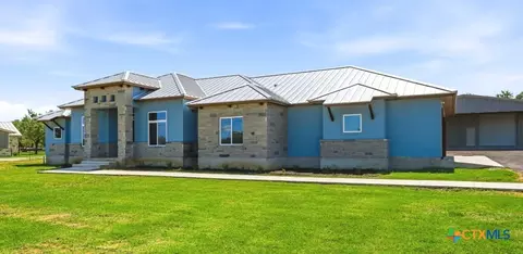 731 County Road 356, Adkins, TX 78101