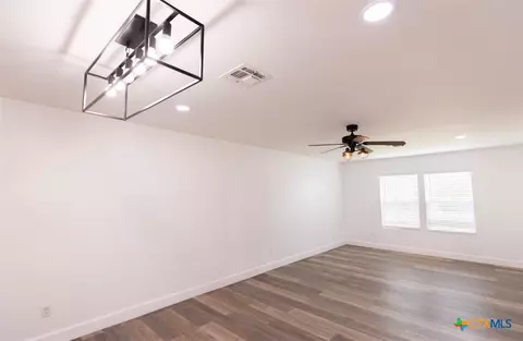 310 E Second St, Cuero, TX 77954 photo 5