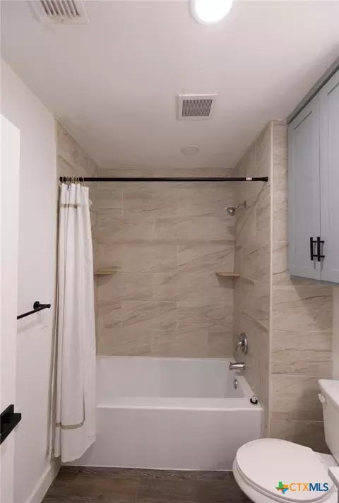 Bath - 310 E Second St, Cuero, TX 77954 photo 3 of 7