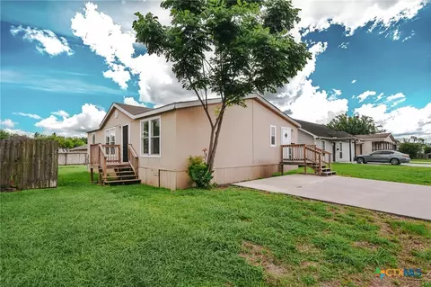 811 E Mesquite Ln, Victoria, TX 77901
