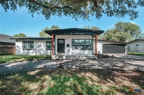 2605 N Ben Jordan St, Victoria, TX 77901