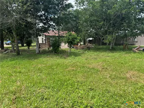 406 W French St, Cuero, TX 77954