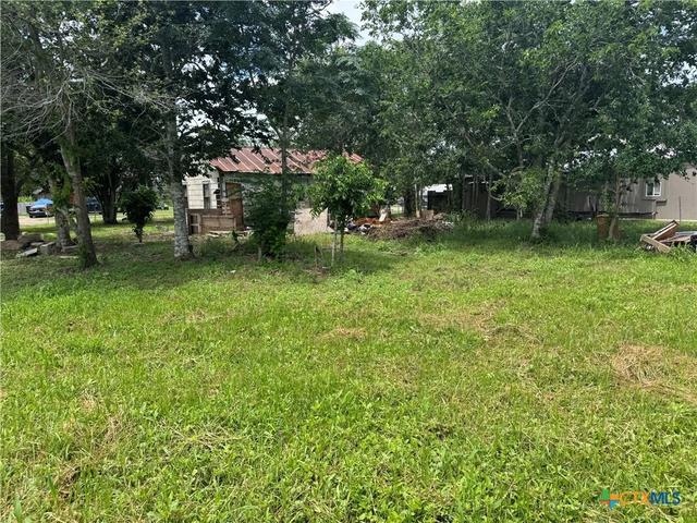 406 W French St, Cuero, TX 77954