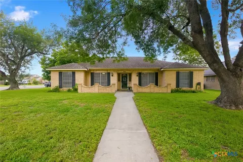 202 Nottingham Dr, Victoria, TX 77904