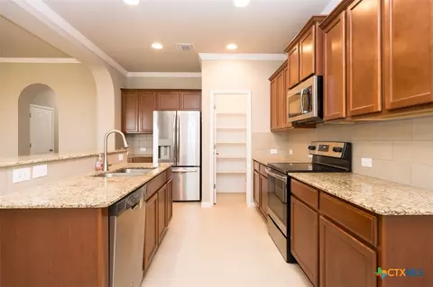 Kitchen - 6148 Wheaton Loop, Temple, TX 76502 photo 2 of 4