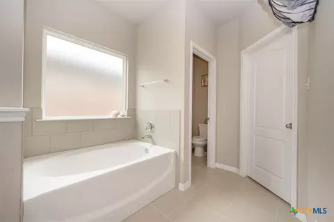 Bath - 6148 Wheaton Loop, Temple, TX 76502 photo 2 of 3