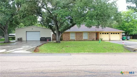 605 Broadmoor St, Victoria, TX 77904