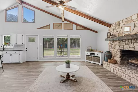 122 Twin Oak Rd, Seguin, TX 78155