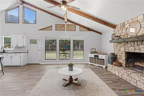 122 Twin Oak Rd, Seguin, TX 78155