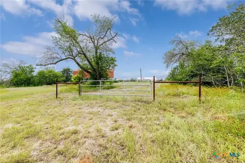 51 County Road 471, Nixon, TX 78140