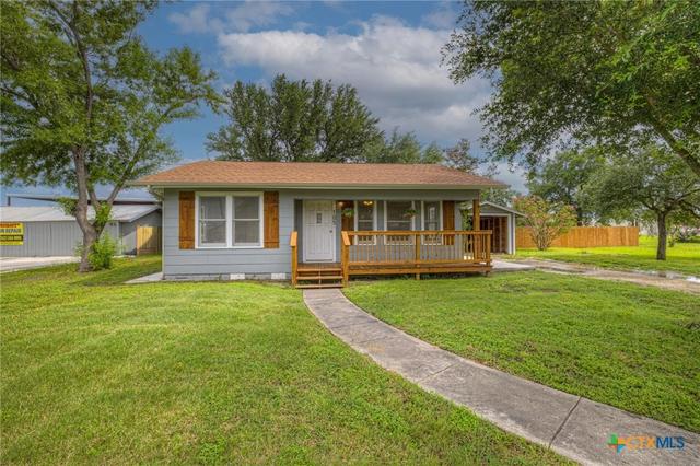 105 E Huebinger St, Marion, TX 78124