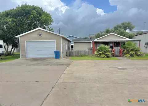 101 Cassie St, Port O'connor, TX 77982
