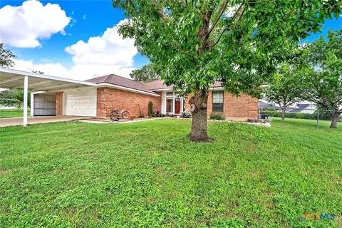 124 Country Gardens Gdns, La Vernia, TX 78121