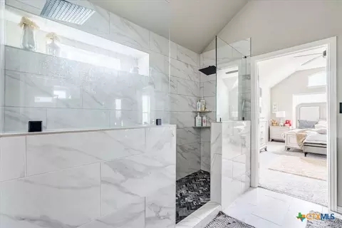 Bath - 2133 Sid Allens Dr, Buda, TX 78610 photo 2 of 4
