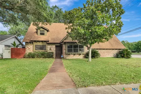 101 N Crescent Dr, Victoria, TX 77901