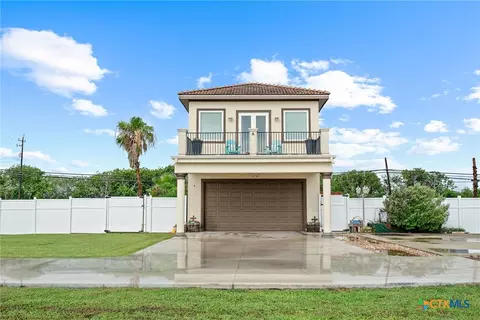 4 Lavaca Bay Pl, Port Lavaca, TX 77979