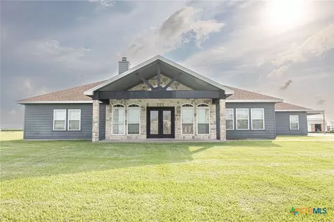 45 Blue Heron Dr, Port Lavaca, TX 77979
