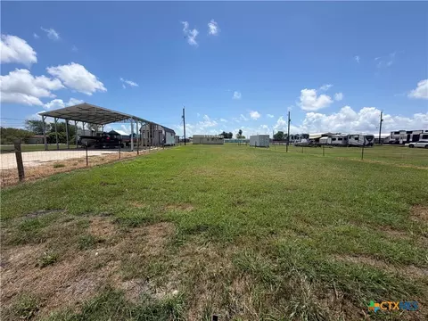 1305 E Toledo, Seadrift, TX 77983 photo 2