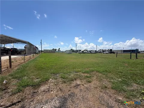 1305 E Toledo, Seadrift, TX 77983 photo 3