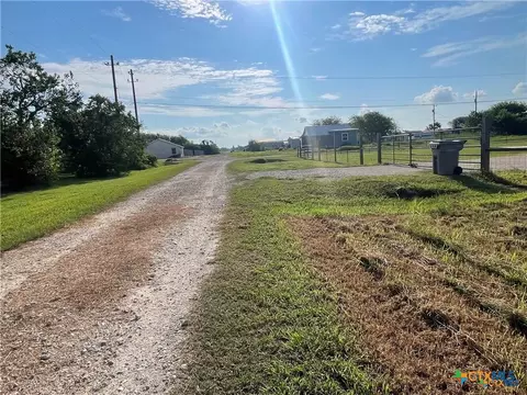 1305 E Toledo, Seadrift, TX 77983 photo 4