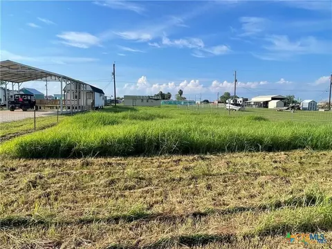 1305 E Toledo, Seadrift, TX 77983