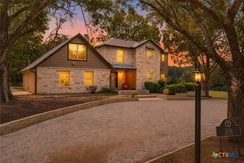 220 Lark Ln, New Braunfels, TX 78132