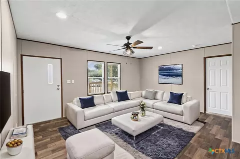 305 S 6th St, Buckholts, TX 76518
