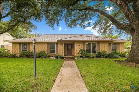 208 Berkshire Ln, Victoria, TX 77904