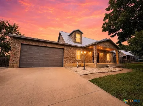 2011 Zint St, Gonzales, TX 78629