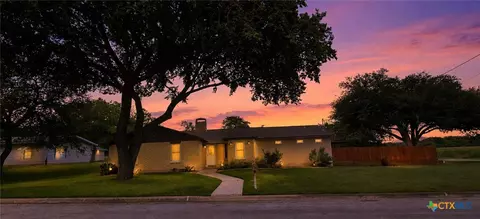 110 Live Oak St, Gonzales, TX 78629