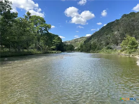 2751 River Oaks Dr, New Braunfels, TX 78132