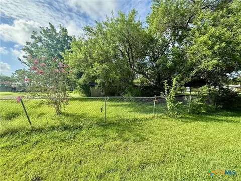 51 Bayou Dr, Port Lavaca, TX 77979