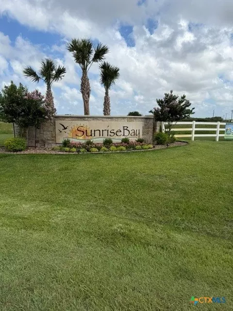 301 Beacon Dr, Port Lavaca, TX 77979
