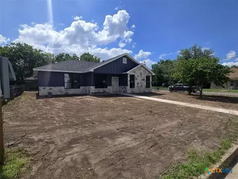 300 S 14th St, Gatesville, TX 76528