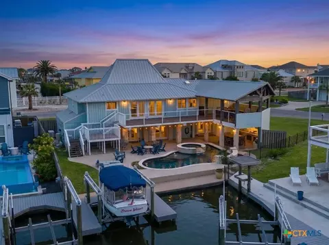3 Luau Ln, Rockport, TX 78382