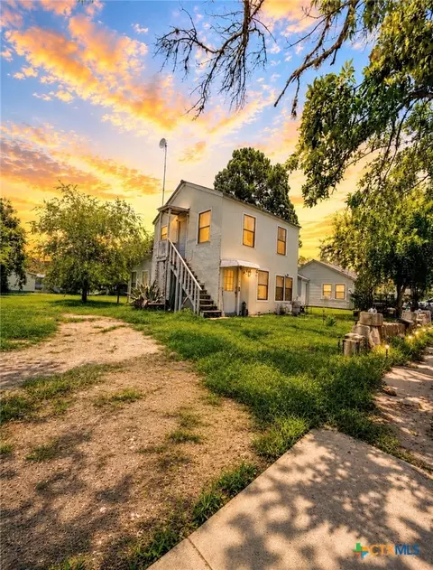 409 N Avenue D, Waelder, TX 78959