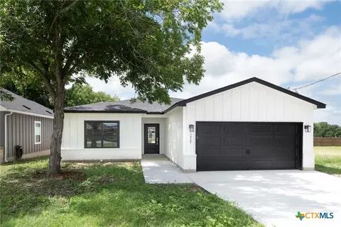 1029 Tabernacle St, Seguin, TX 78155