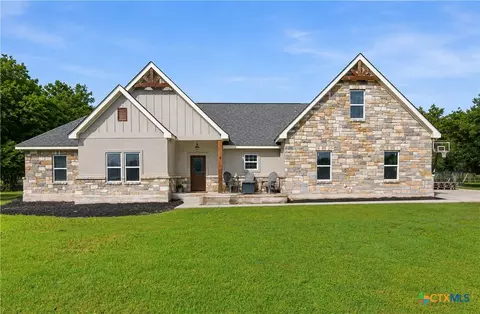 140 Oak Springs Dr, Seguin, TX 78155
