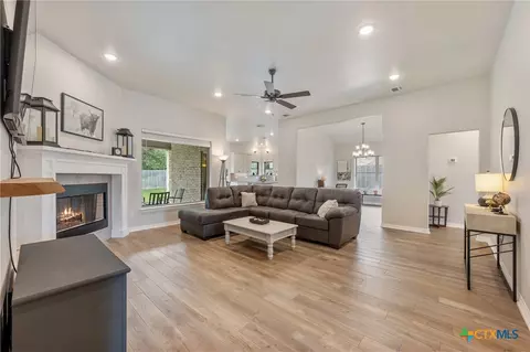 621 Holstein Dr, Belton, TX 76513