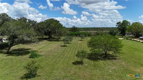 201 Elwood St, Yoakum, TX 77995