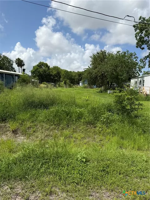 209 E Washington Ave, Seadrift, TX 77983