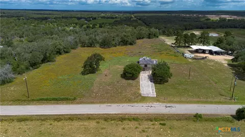 84 Longhorn Rd, Stockdale, TX 78160