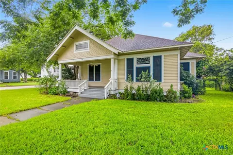 108 W San Antonio St, Victoria, TX 77901