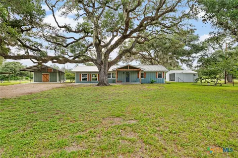 13109 Fm 822, Edna, TX 77957