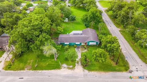 401 Kerr St, Edna, TX 77957