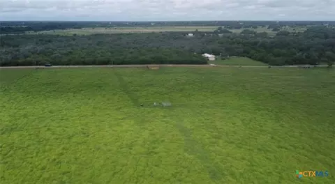 901 Walker Rd, Goliad, TX 77963