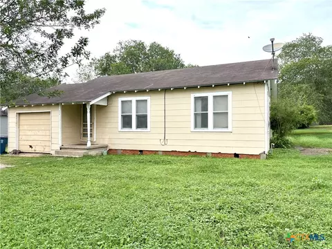 314 E North St, Goliad, TX 77963