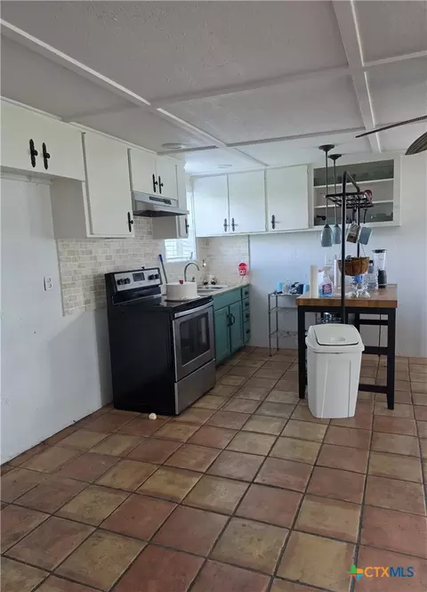 Kitchen - 503 E Dallas Ave, Seadrift, TX 77983 photo 1 of 2
