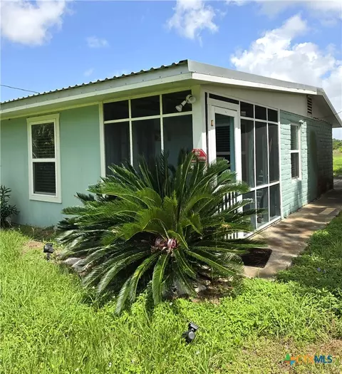 503 E Dallas Ave, Seadrift, TX 77983