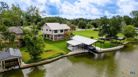 136 Lakeside Dr, Seguin, TX 78155